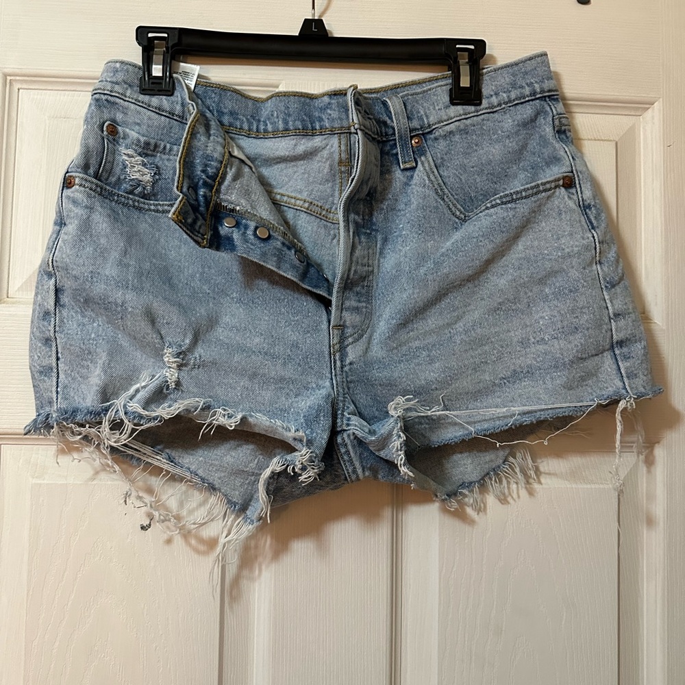 Levi shorts never worn